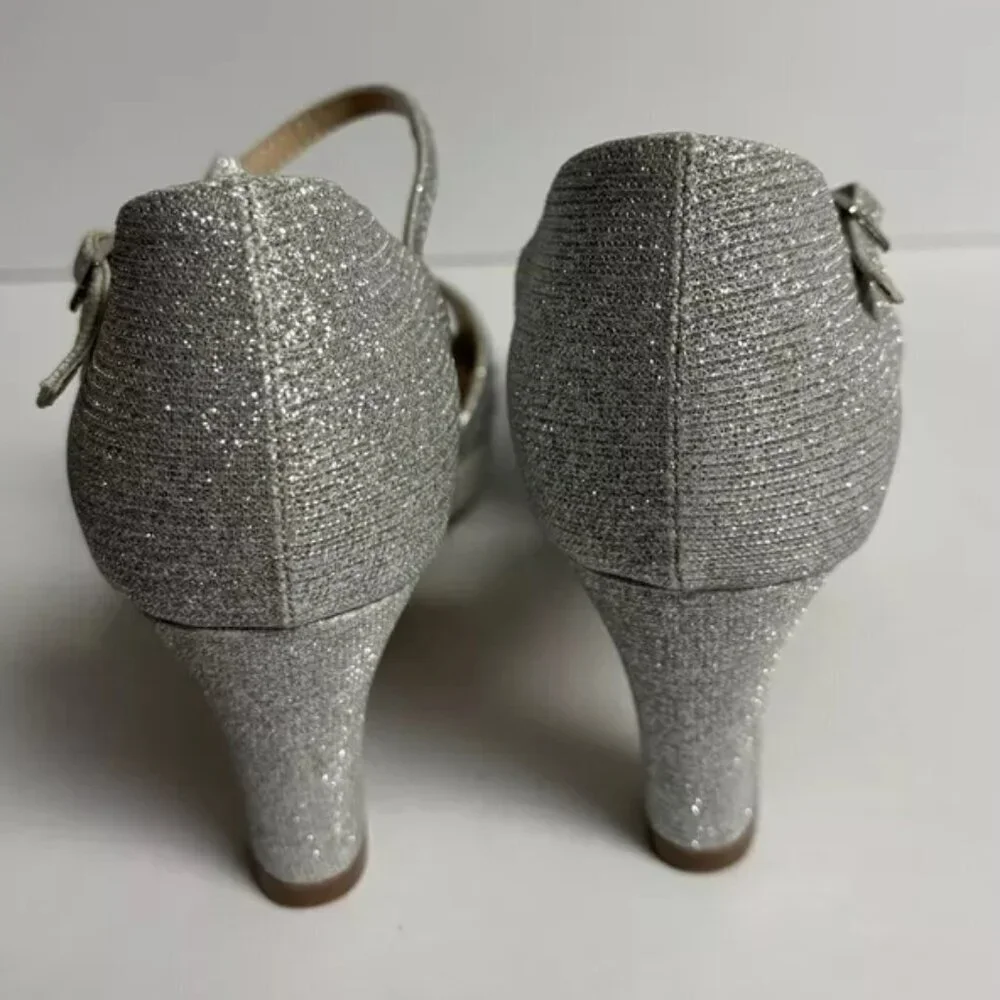 Paradox London Women’s Nora, Silver Glitter Pumps, Size 7.5 M